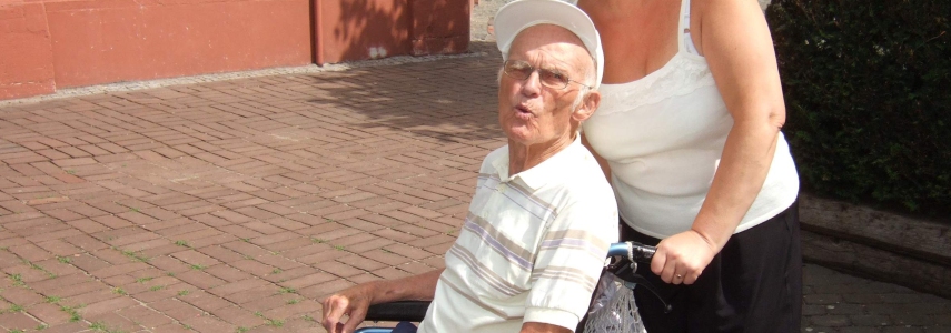 upload/rms/kategorien/Menschen mit Behinderung/Senior im Rollstuhl.jpg